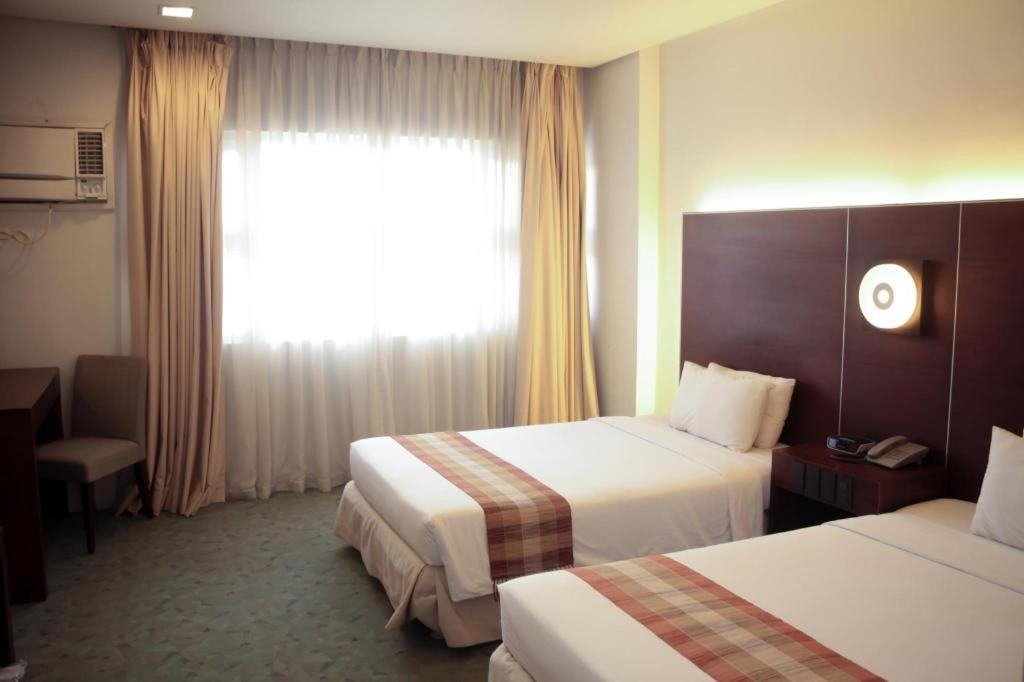 Casablanca Suites Legazpi Exterior foto