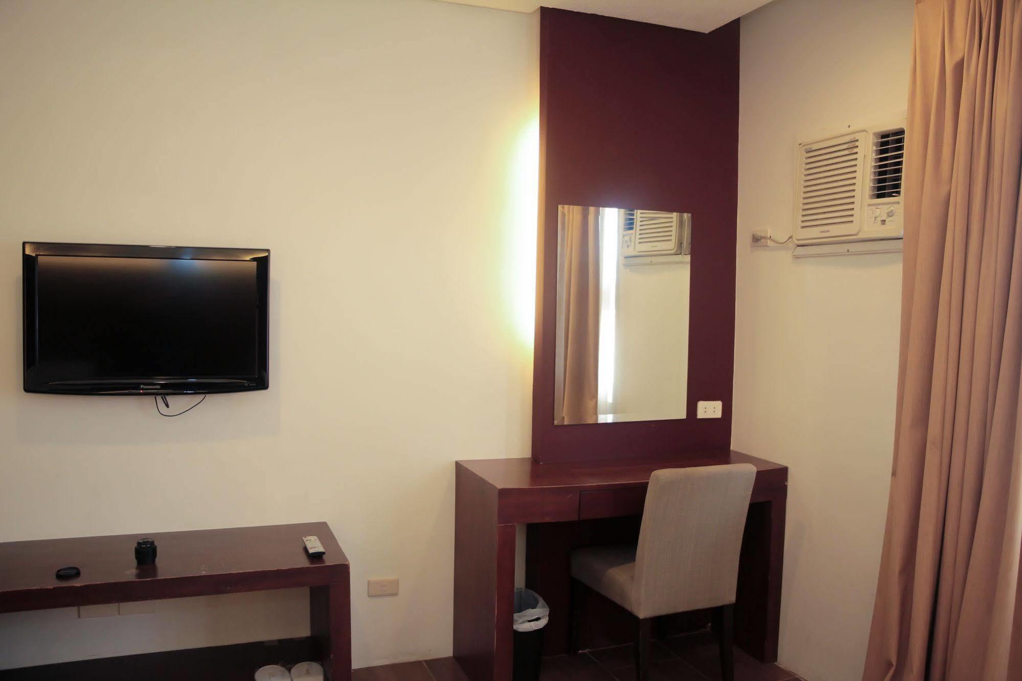 Casablanca Suites Legazpi Exterior foto