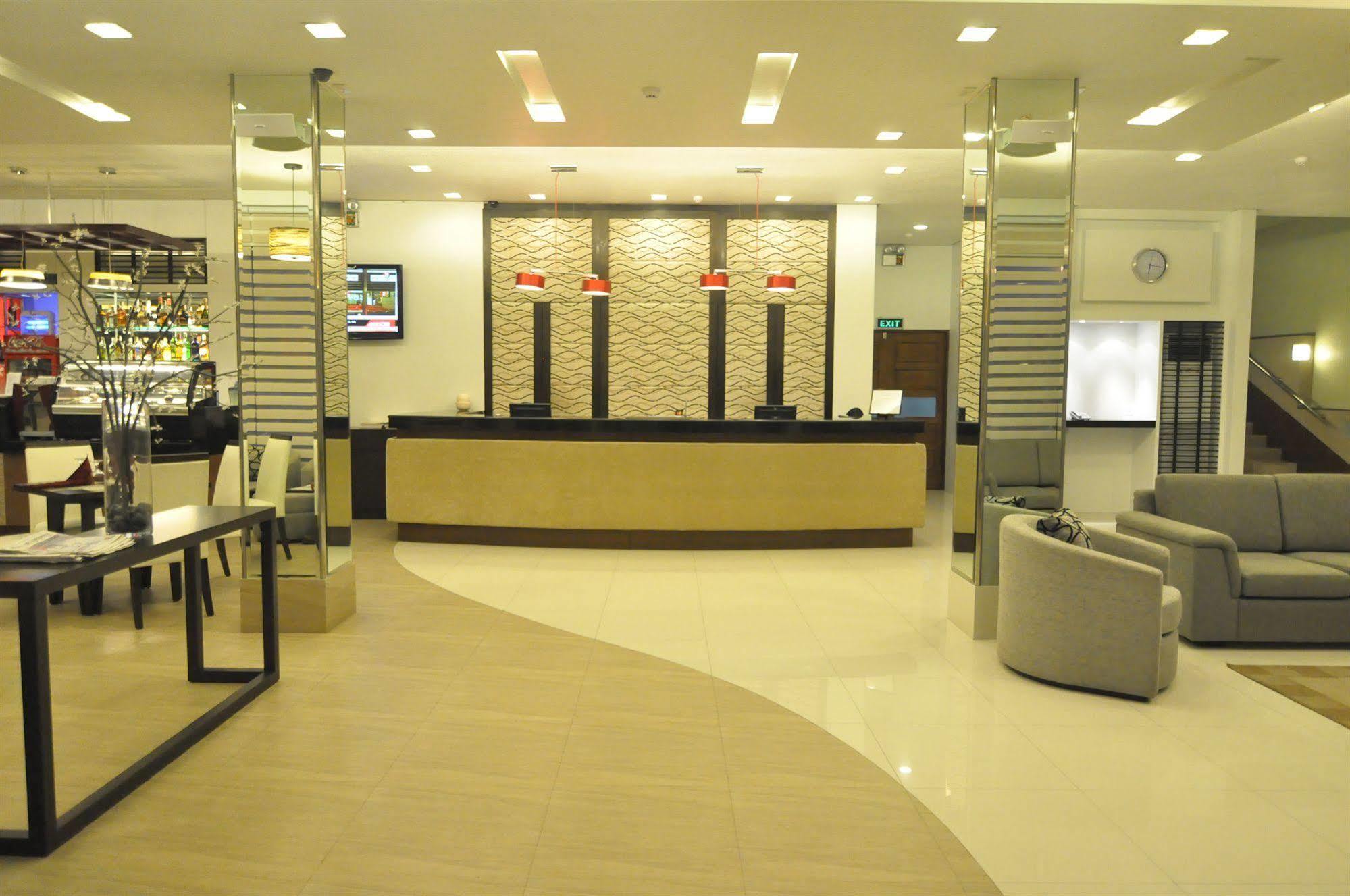 Casablanca Suites Legazpi Exterior foto